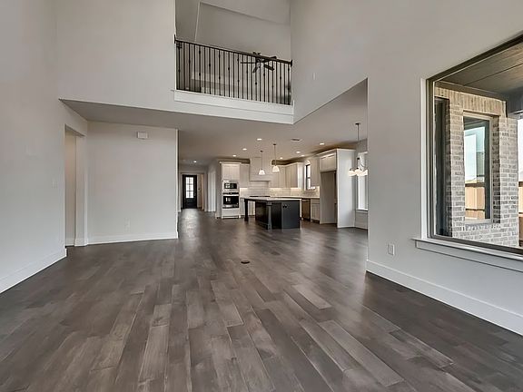 3rd image of 13456 Crestmoor Dr