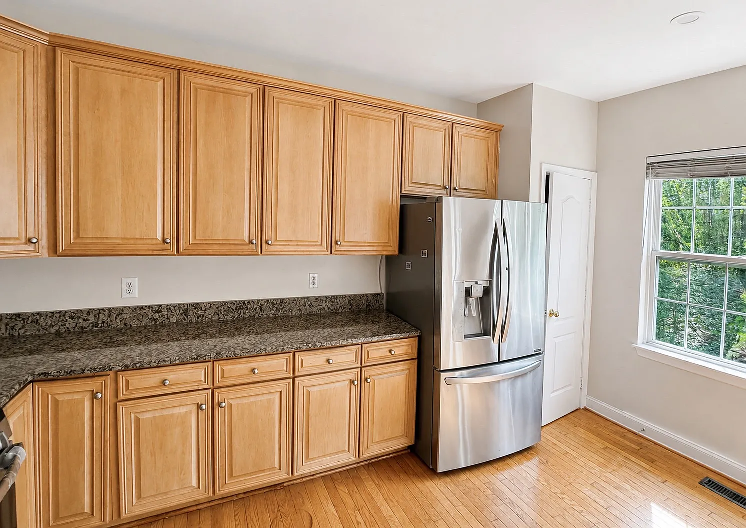 3 bed, 2.5 bath, 1848 sqft, $3,000 — Photo 2