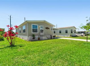 21 Chateau Way, Naples, FL 34112