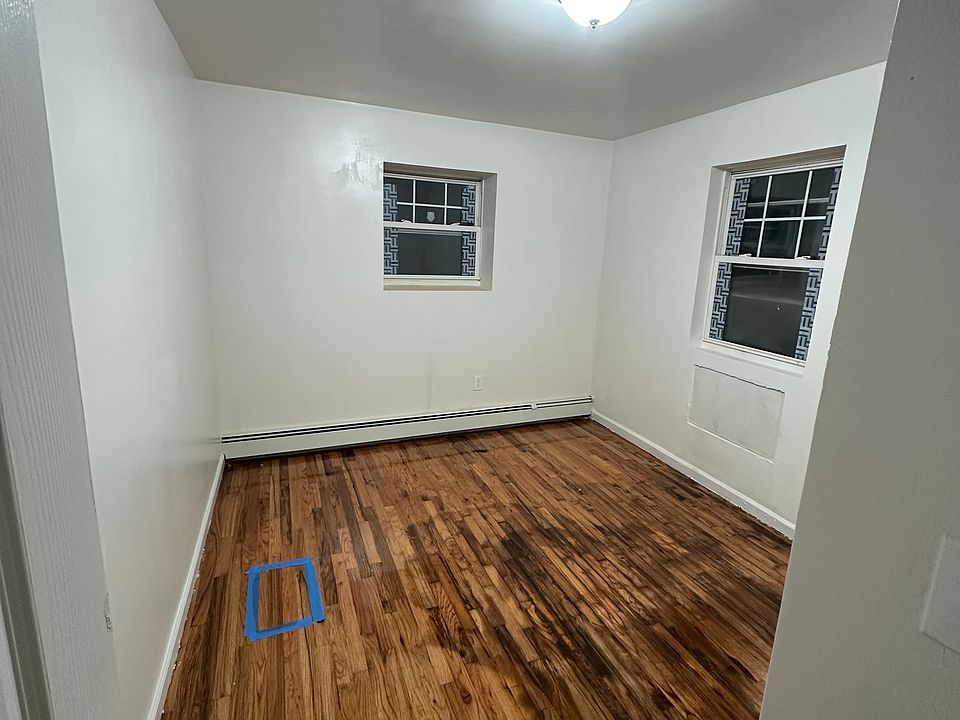 1st image of 2410 Lyvere St Floor 1