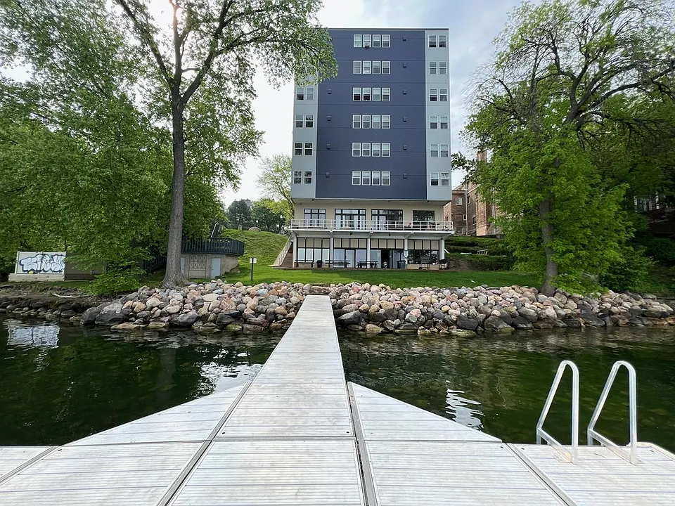 Mendota Lakeshore Apartments LLC
