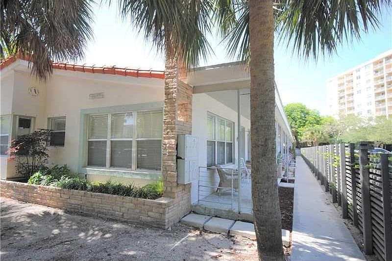 1st image of 925 Bay Dr APT 5