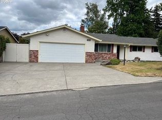 13240 SW Village Glenn Dr, Portland, OR 97223