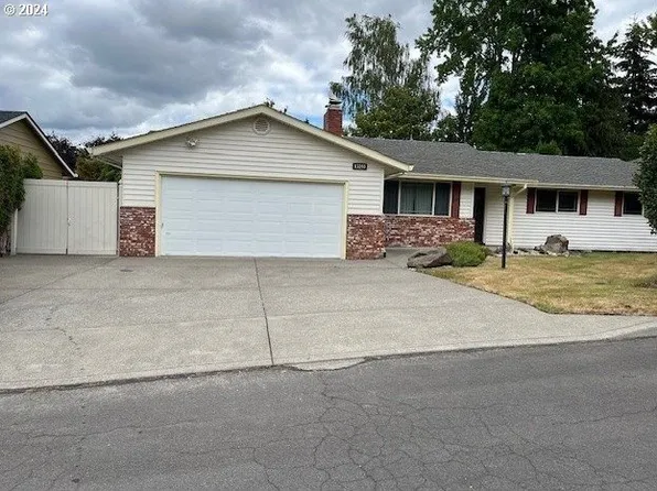 13240 SW Village Glenn Dr, Portland, OR 97223