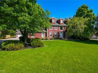 2211 Meadowbrook Dr, Schnecksville, PA 18078