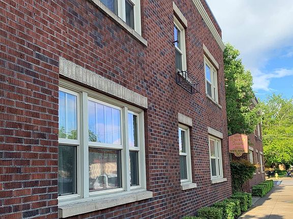 2nd image of 511 W Evergreen Blvd #201