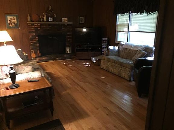 4th image of 5 Glenwood Dr