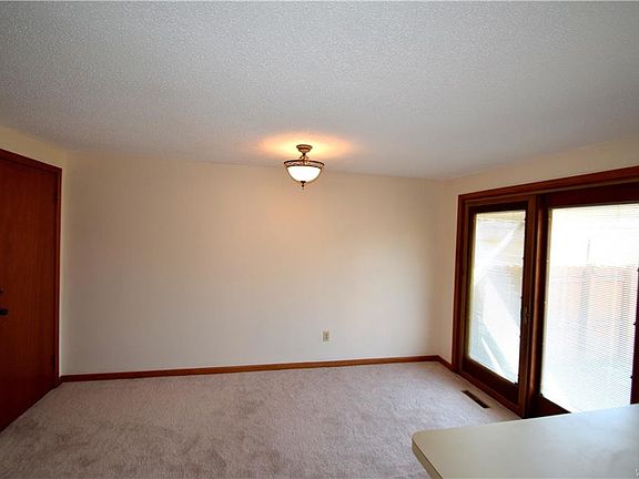 5th image of 247 Wimbledon Ct