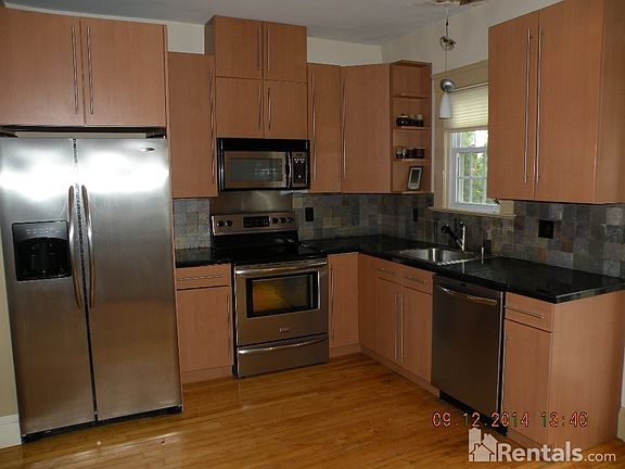 5th image of 1630 Grace Ave