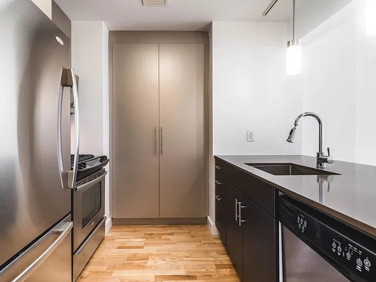 500 W 23rd St #2H — Photo 6