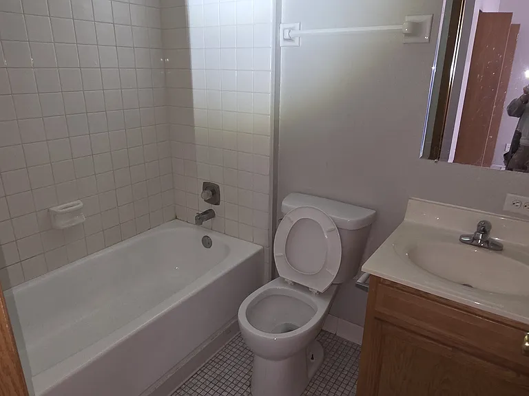 7th Place Apartments — Photo 9
