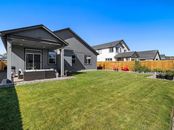 3350 NW 9th Ln, Redmond, OR 97756