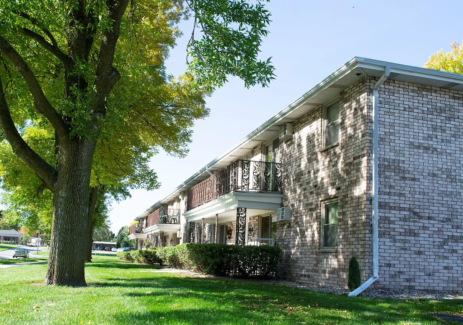 Oakview — Photo 1