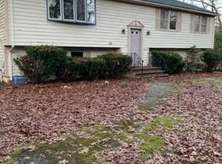 15 Tommys Ln, East Freetown, MA 02717