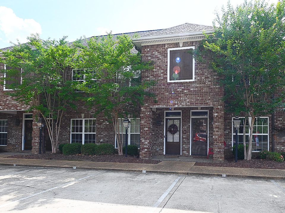 1st image of 102 Leigh Ln APT 4