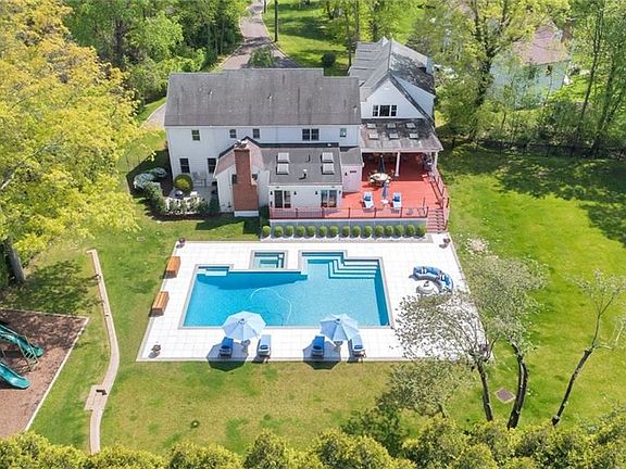 3rd image of 21 Beverly Rd