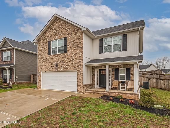 2nd image of 3033 Lazy River Dr