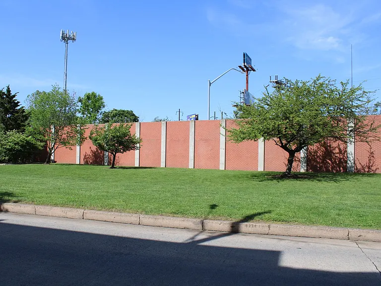564 Race St — Photo 16