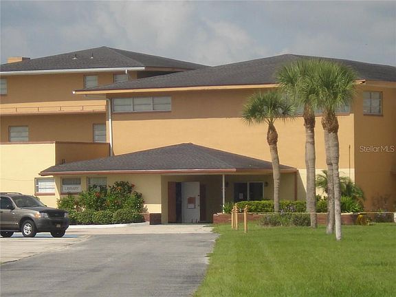 4th image of 810 Hibiscus Dr