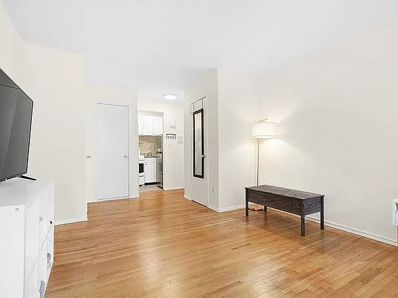 3rd image of 228 E 81st St APT 3D