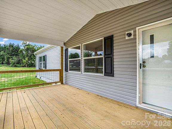 3rd image of 115 Maplewood Knoll Dr