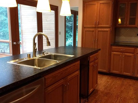 3rd image of 21334 SE 39th St