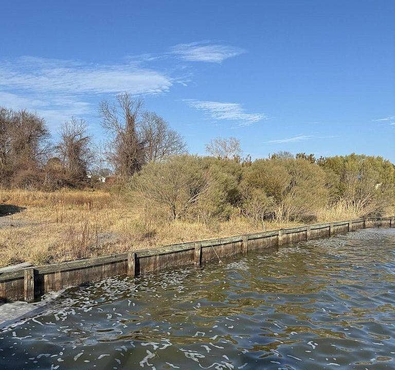 1st image of 129 Ferry Dock Rd