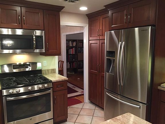 3rd image of 73 Oak Hill Dr