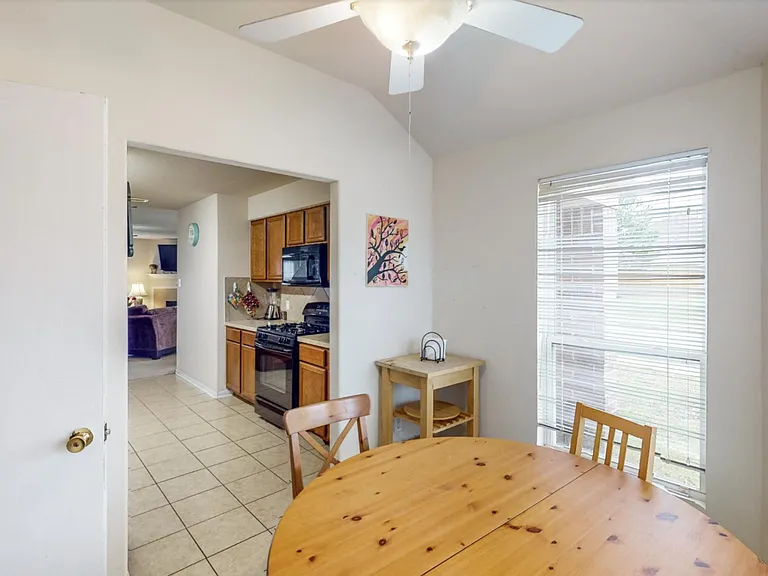 16841 Greenhouse St — Photo 10