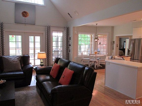 4th image of 103 Croatan Rd
