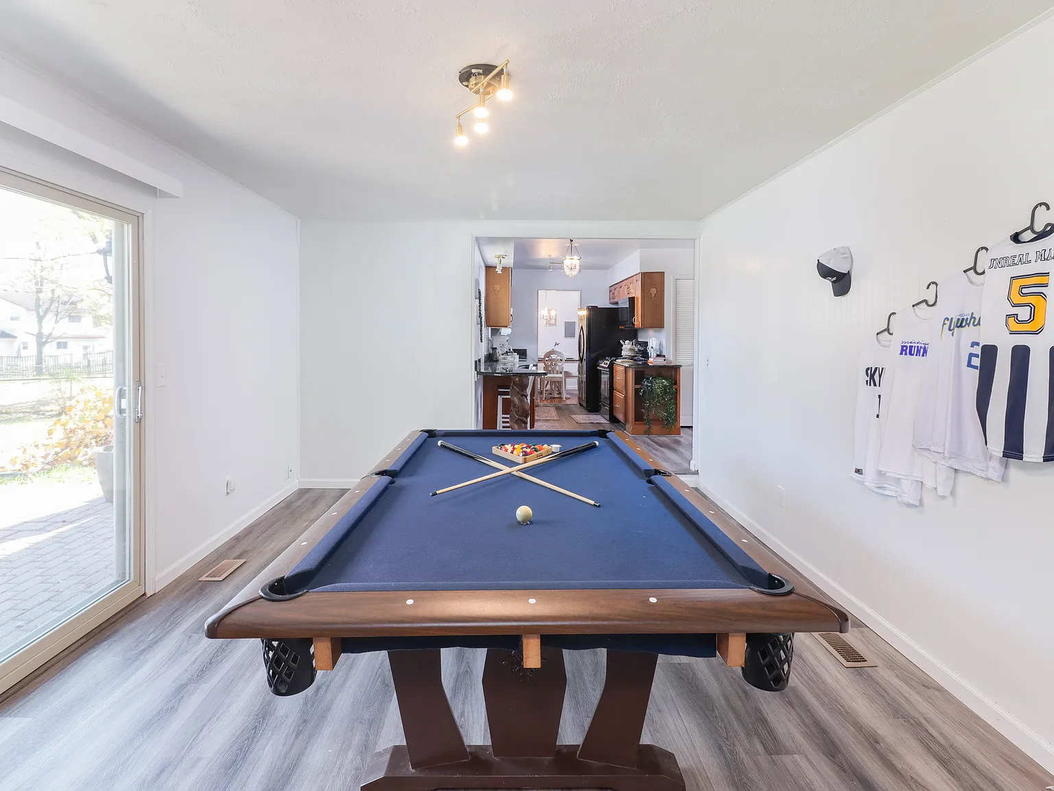 3 bed, 1.5 bath, 1786 sqft, $4,000 — Photo 4