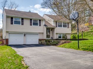 376 Carmell Dr, Pittsburgh, PA