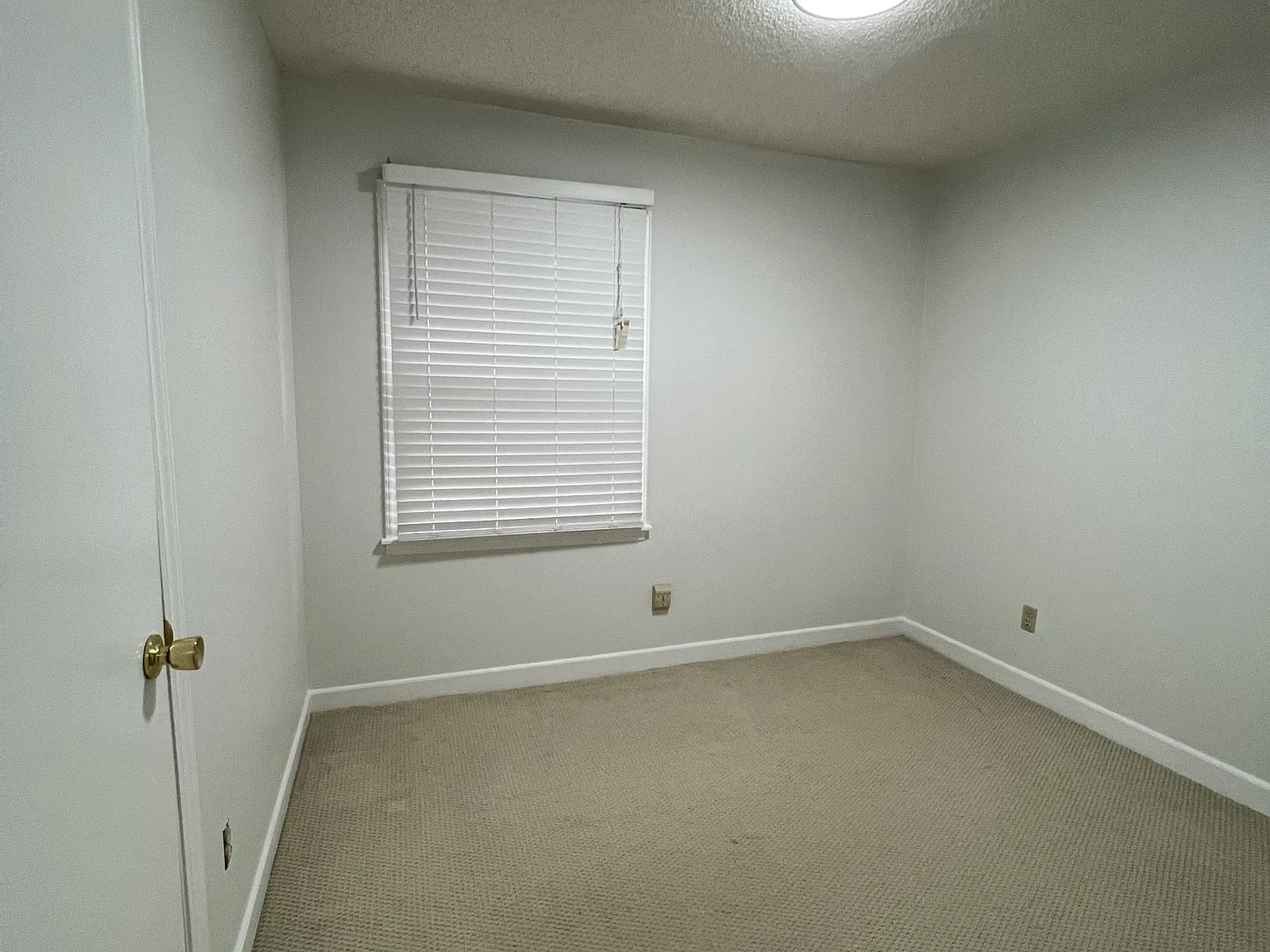4515 Strangford Avenue - 1 — Photo 3