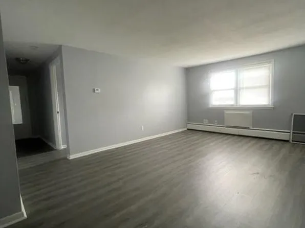 74B Orchard St #3, East Hartford, CT 06108