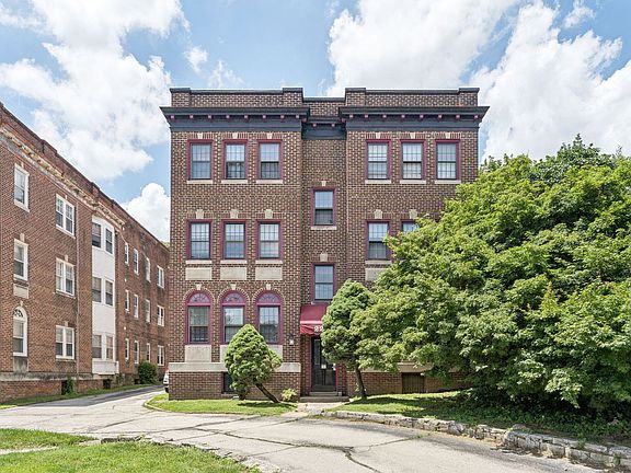 4th image of 2254 Bryn Mawr Ave APT 2C
