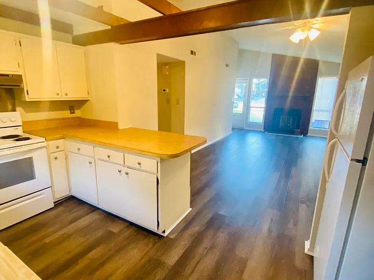 129 Village Cir — Photo 4