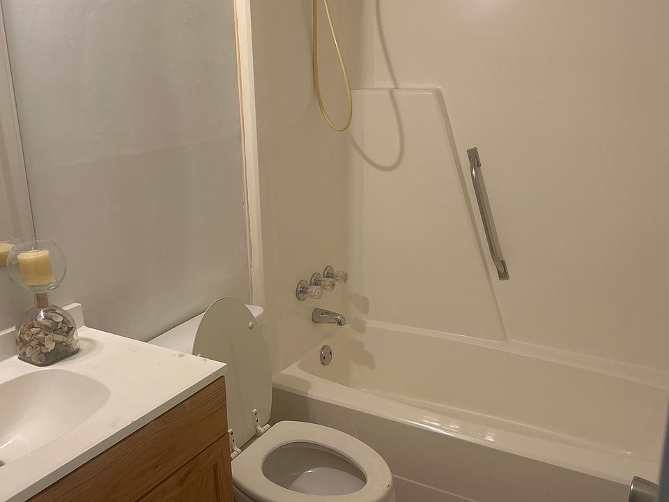 2nd image of 415 Cambridge Cir APT E8