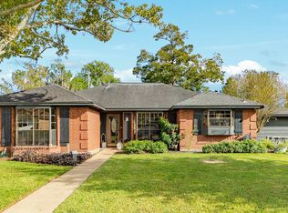 204 Sugar Cane Trce, Lake Jackson, TX 77566