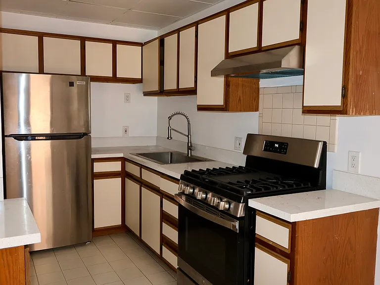 Burnside Apartments — Photo 7