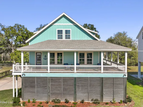 106 Barkley Dr, Pass Christian, MS 39571