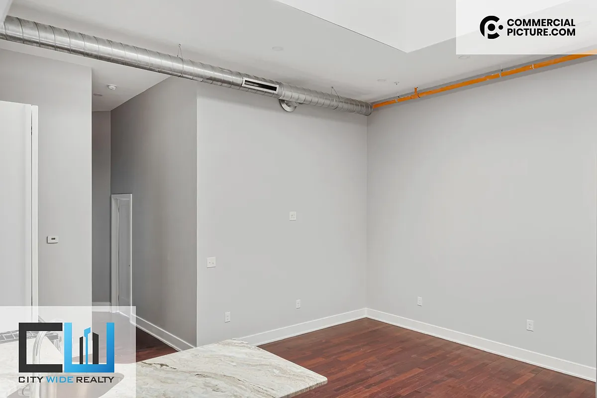 Building Photo - 302 Richmond St #12A