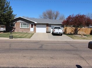 2403 E Pawnee Rd, Garden City, KS 67846