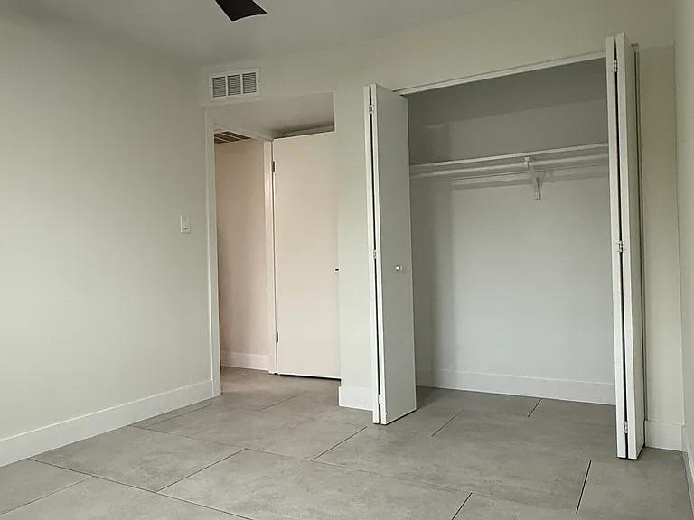 1321 W 5th St #3 — Photo 12