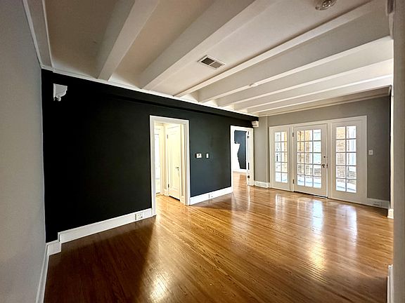 2nd image of 910 Ward Pkwy APT 10