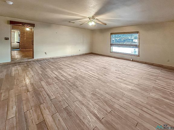 5th image of 2523 W Texas St