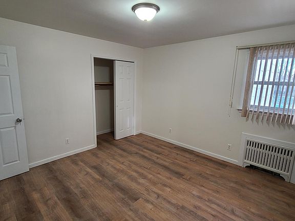 2nd image of 214 Dongan Hills Ave