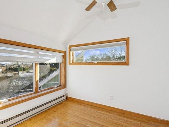 4th image of 127 Inlet Rd W #A