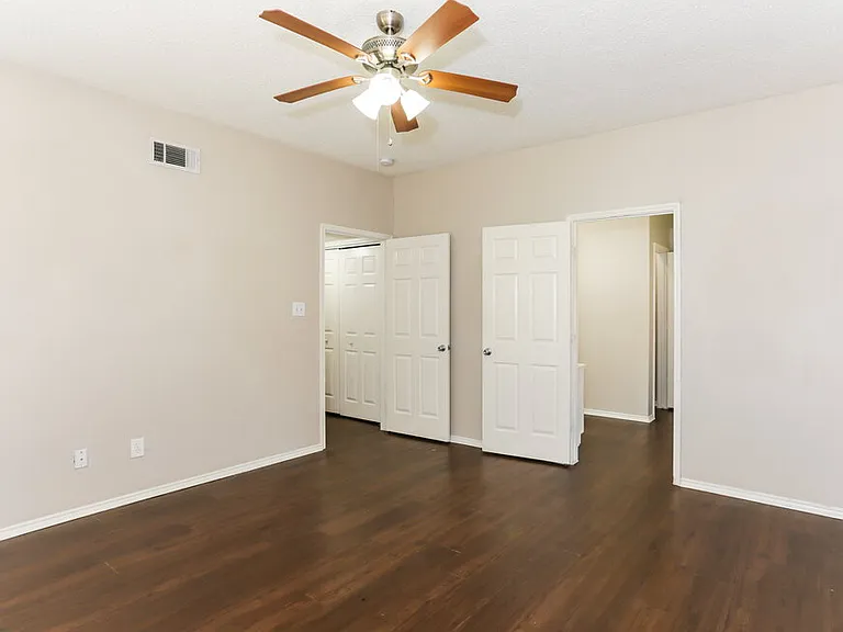 317 Pebblebrook Ln — Photo 11
