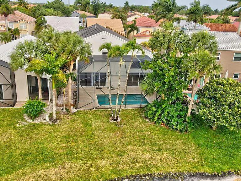 21391 Millbrook Ct — Photo 10
