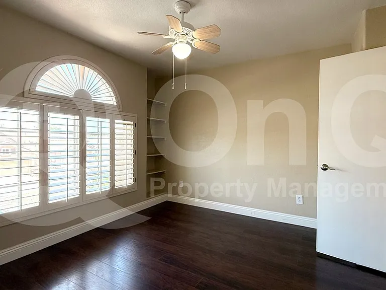 3211 E Behrend Dr — Photo 16